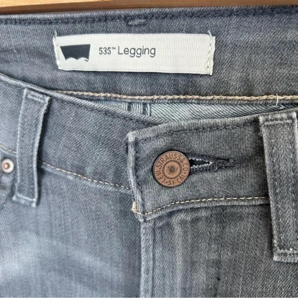 💋Levi’s 535 legging distressed jeans gray 26